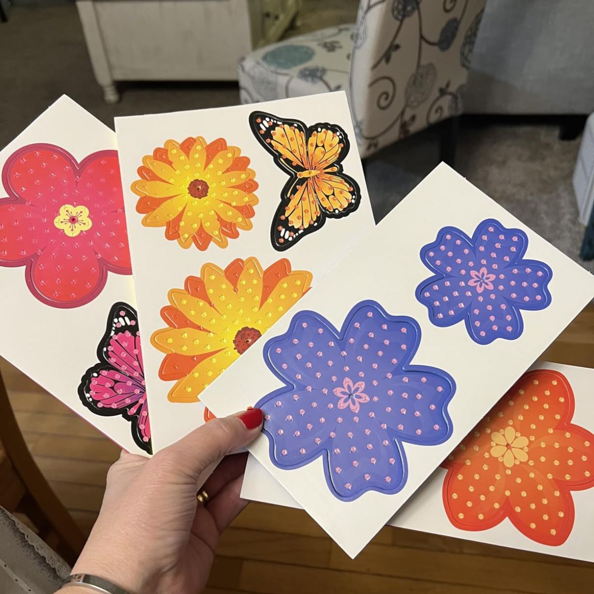 Apasă și creează – Set creativ magic pentru realizarea florilor (4–9 ani)