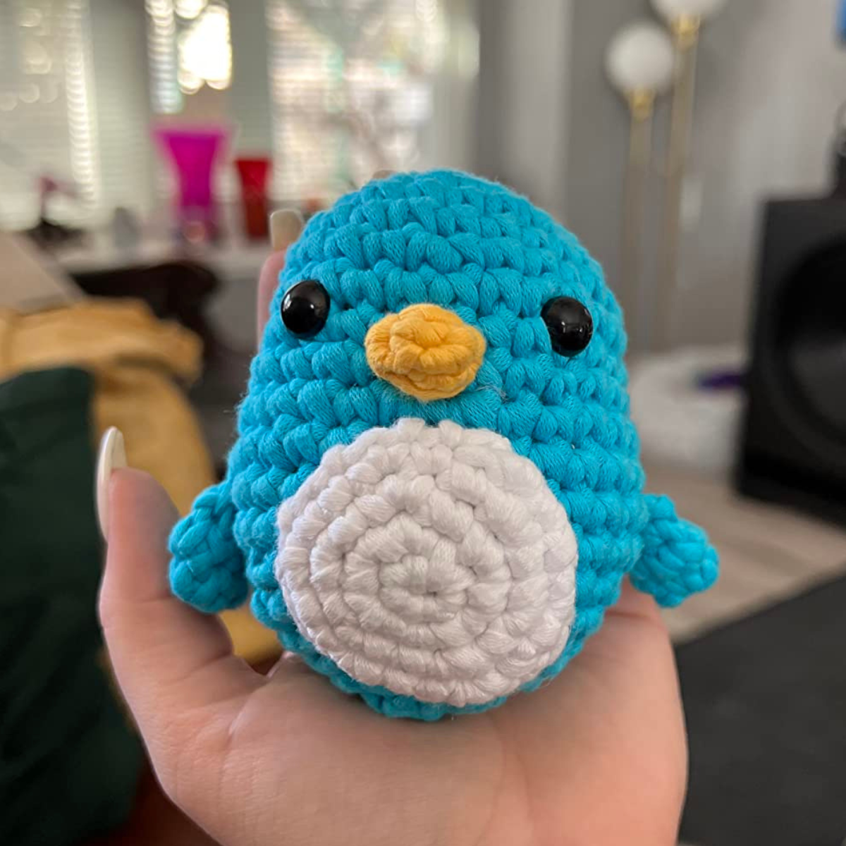 Set de început adorabil pentru croșetat: Pinguin pentru mici și mari creatori (8+ ani)