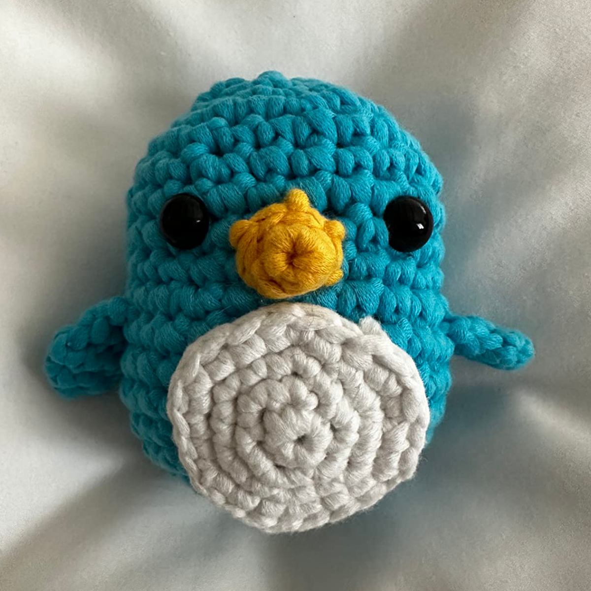 Set de început adorabil pentru croșetat: Pinguin pentru mici și mari creatori (8+ ani)