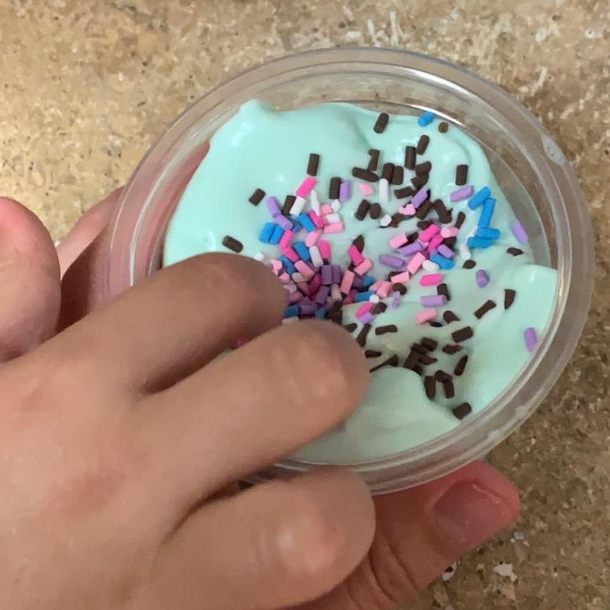 Set Fluffy Slime cu sclipici și accesorii (6+ ani)