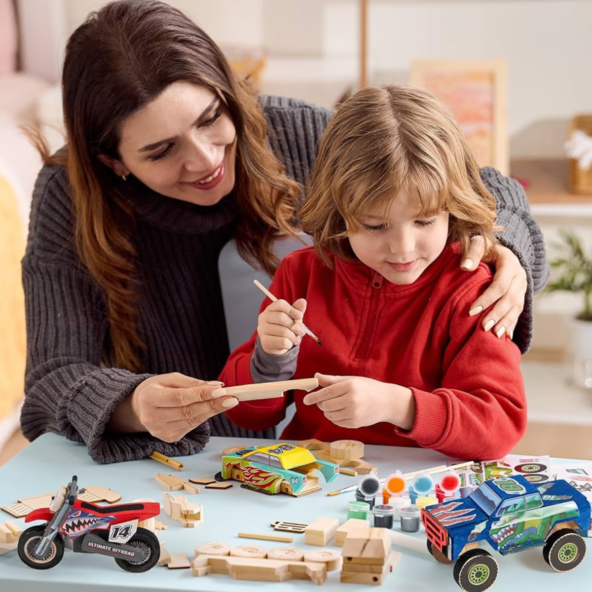 Set de construcție din lemn pentru realizarea mașinuțelor (8+ ani)