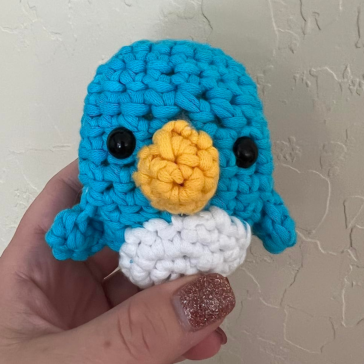 Set de început adorabil pentru croșetat: Pinguin pentru mici și mari creatori (8+ ani)