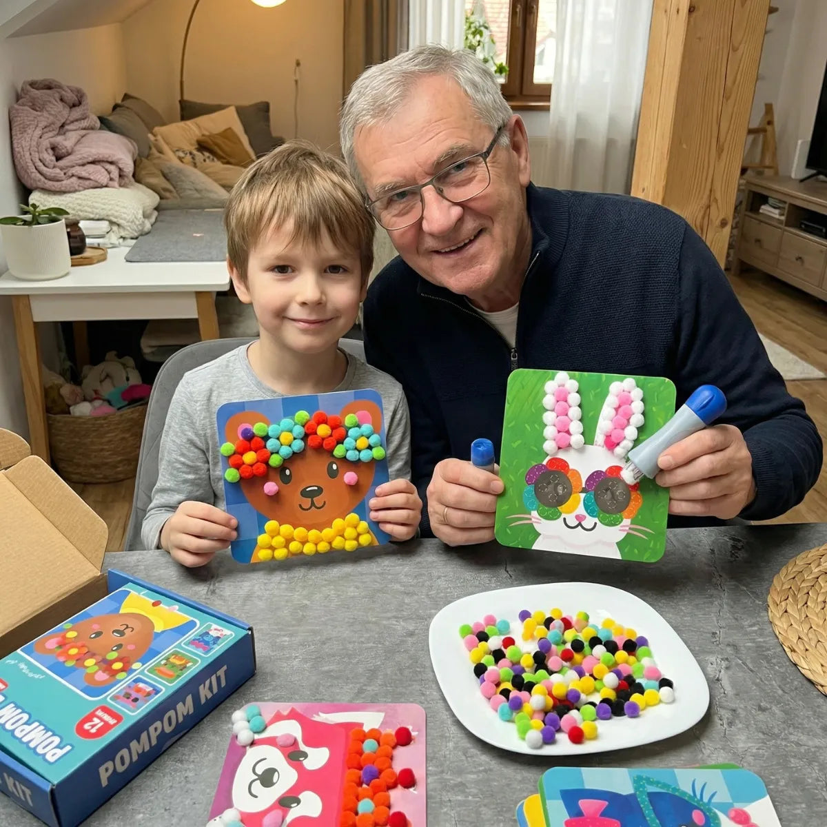 Pom Pom Kit | Joc creativ senzorial cu pompoane | pentru copii 5+