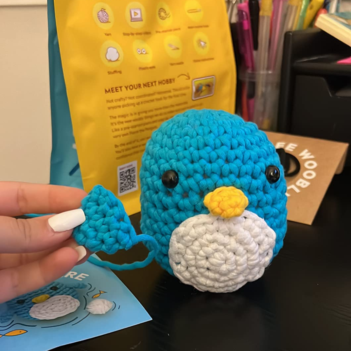 Set de început adorabil pentru croșetat: Pinguin pentru mici și mari creatori (8+ ani)