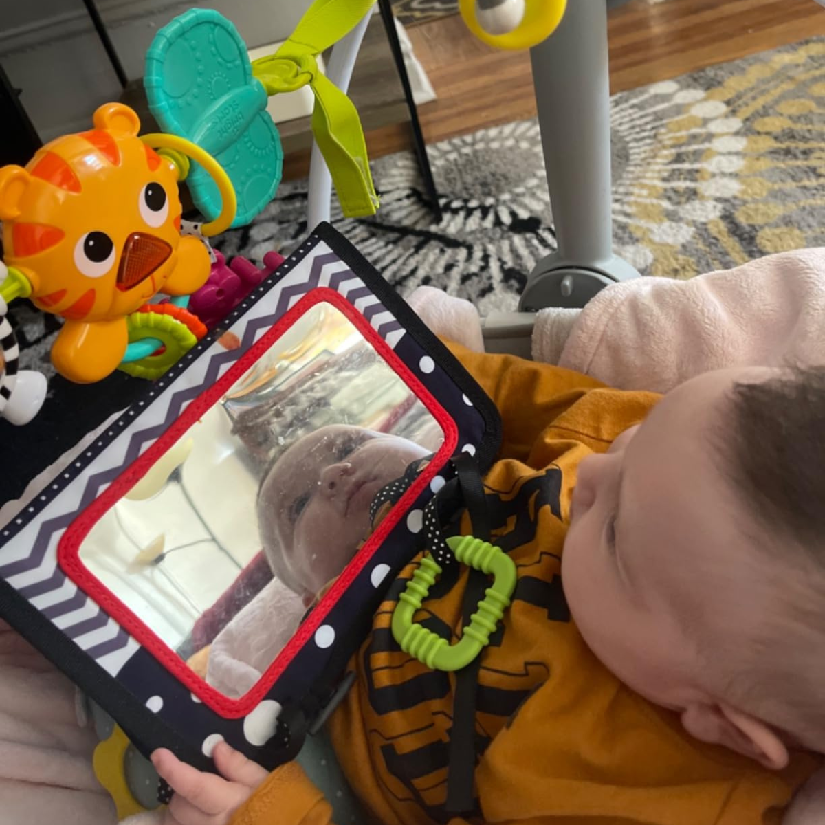 Jucărie senzorială pentru joaca pe burtică cu claxon | 0–12 luni