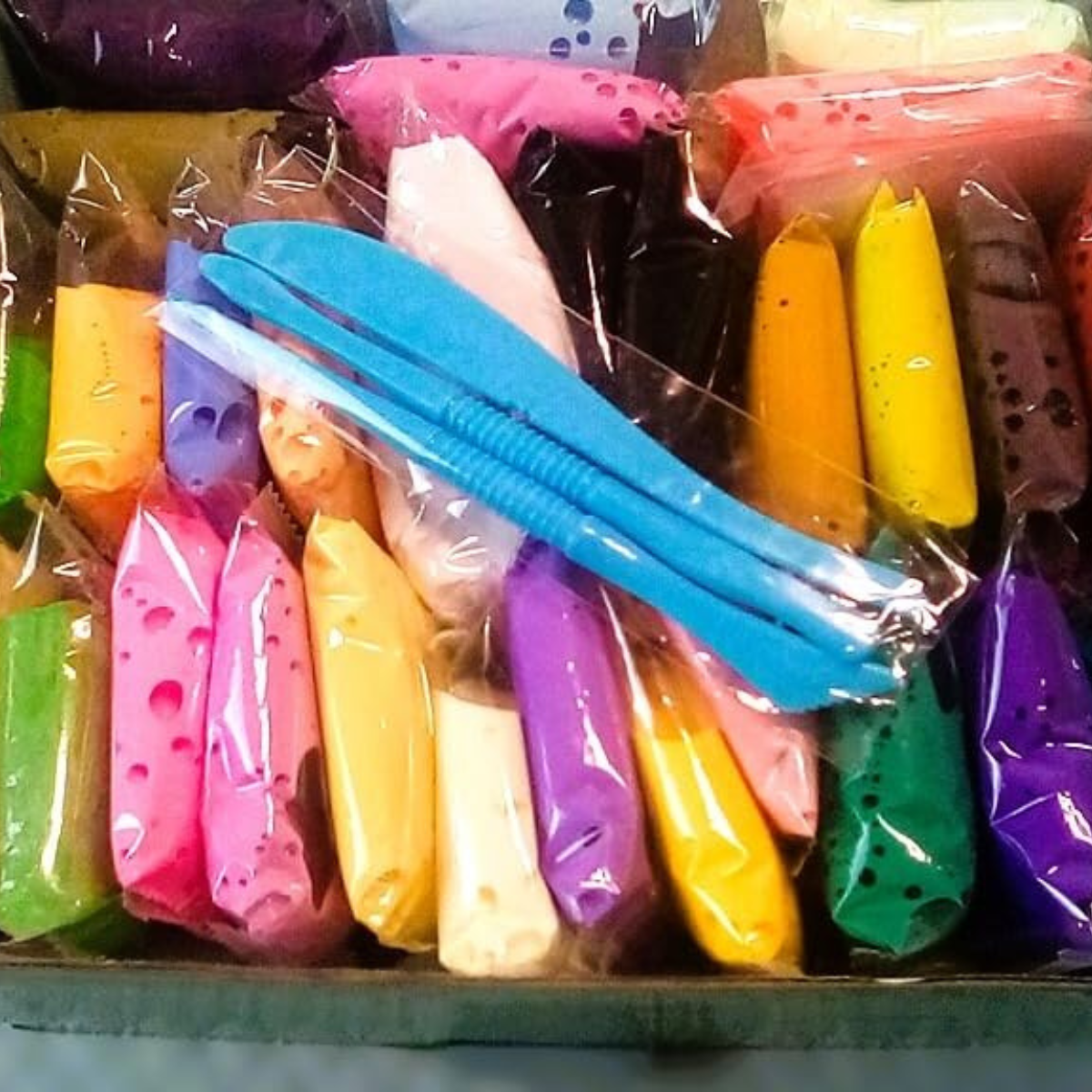 Set de 90 de culori de plastilină MAGICĂ pentru creație nelimitată (3+ ani, asemănătoare cu plastilina)