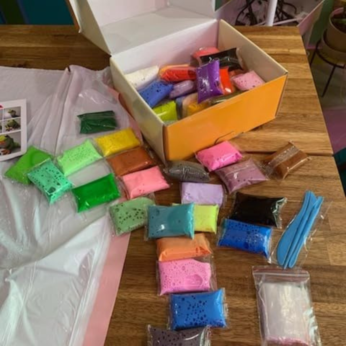 Set de 90 de culori de plastilină MAGICĂ pentru creație nelimitată (3+ ani, asemănătoare cu plastilina)
