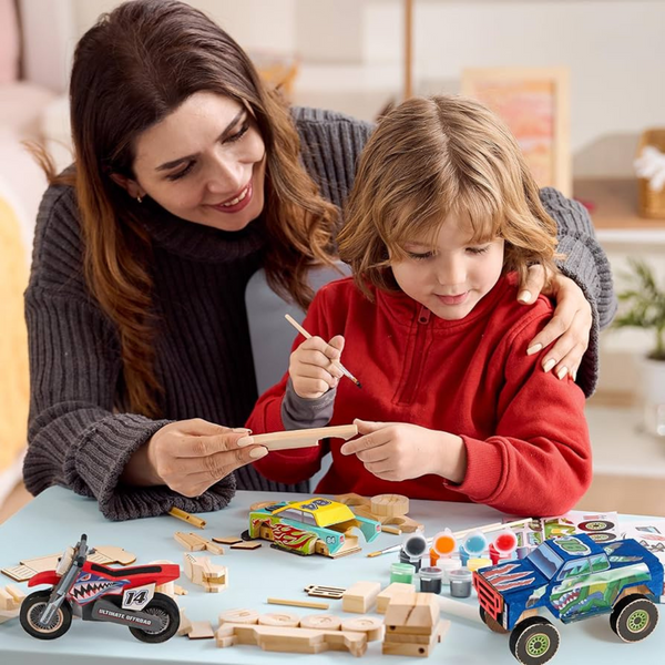 Set de construcție din lemn pentru realizarea mașinuțelor (8+ ani)