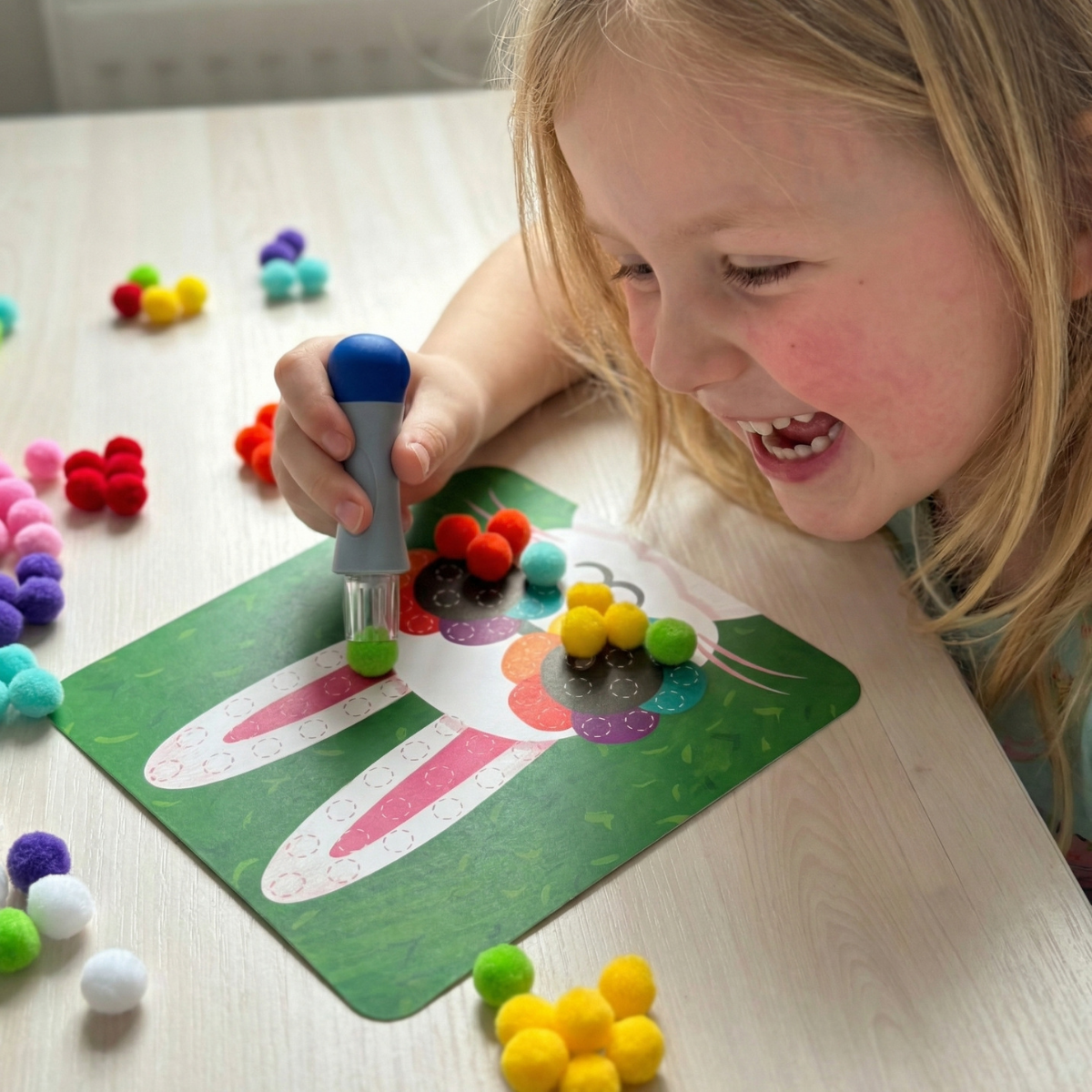 PACHET CREATIV SENZORIAL: Pom Pom Kit & Tufting Kit
