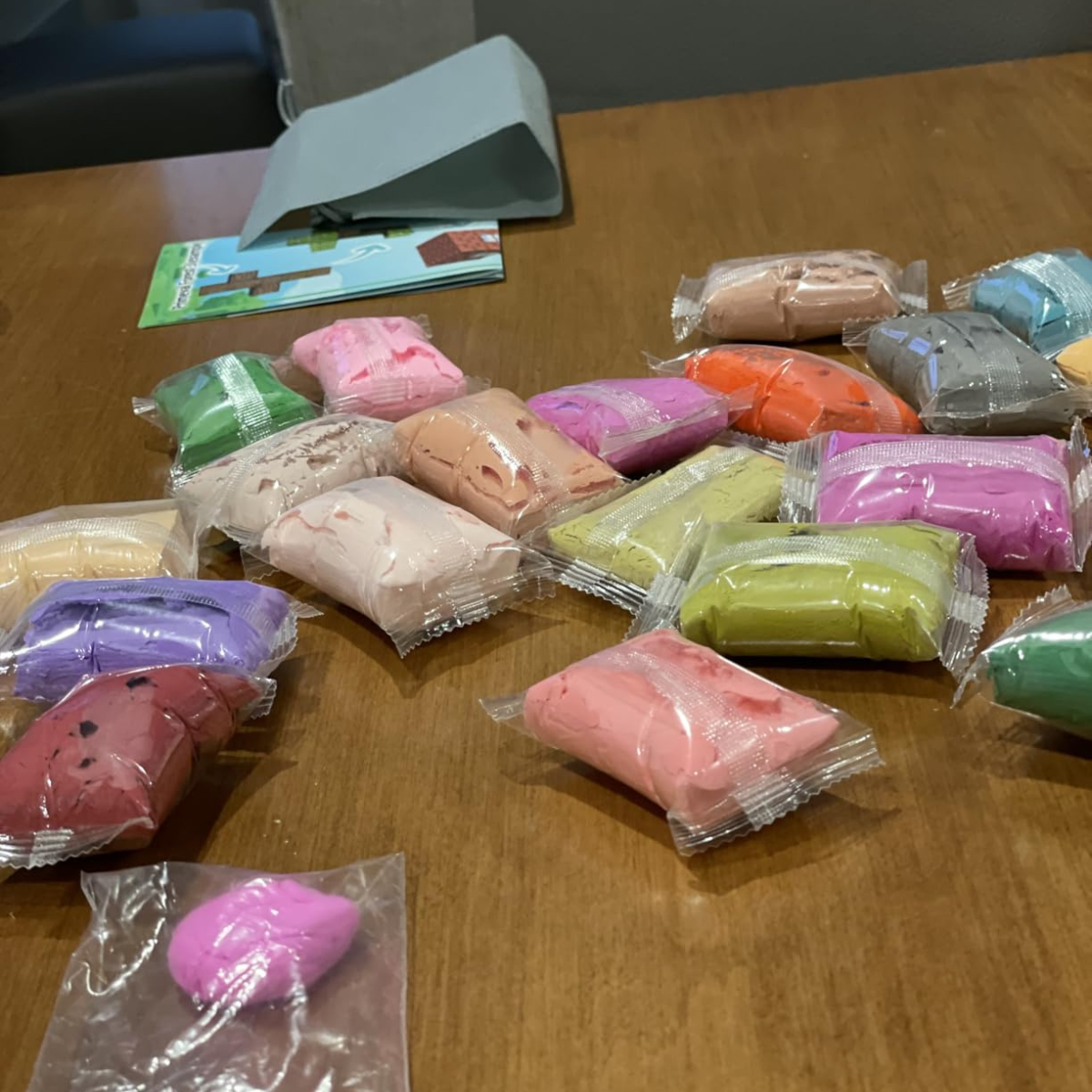 Set de 90 de culori de plastilină MAGICĂ pentru creație nelimitată (3+ ani, asemănătoare cu plastilina)