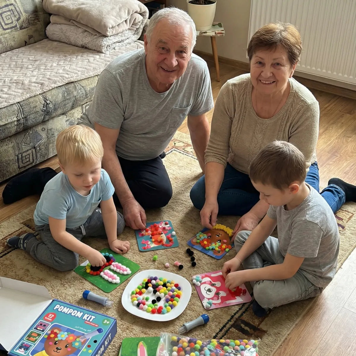 Pom Pom Kit | Joc creativ senzorial cu pompoane | pentru copii 5+