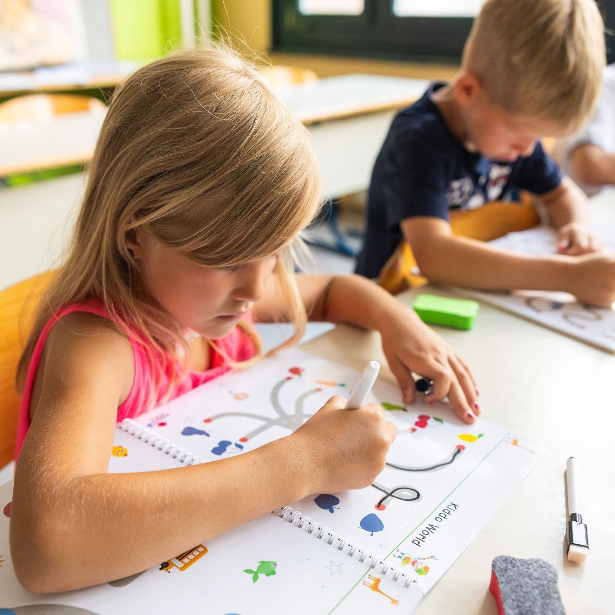 Curious Child | Caiet reutilizabil cu activități de scriere și logică (64 de pagini, 3+ ani)