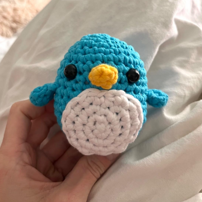 Set de început adorabil pentru croșetat: Pinguin pentru mici și mari creatori (8+ ani)